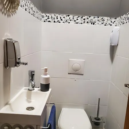 לינה וארוחת בוקר Aresia 4*