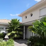 فندق مبيت وإفطار Aresia 4*