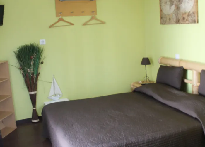 Aresia Nocleg ze śniadaniem 4*